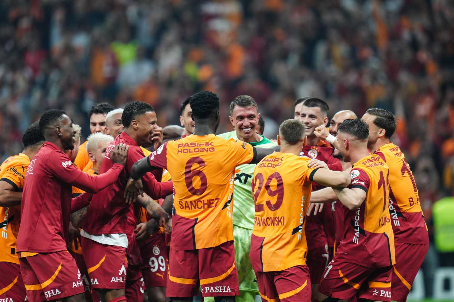TRANSFER HABERİ: Galatasaray’a 30 milyon Euro’luk stoper!