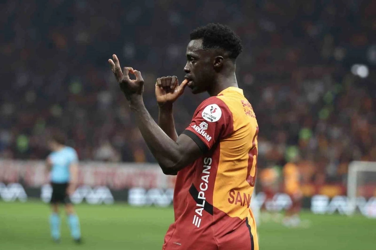 TRANSFER HABERİ: Galatasaray’dan Como’ya sert tepki! Davinson Sanchez...
