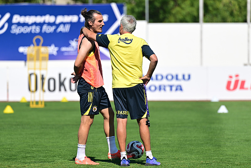 TRANSFER HABERİ: Fenerbahçe’nin yıldızına Süper Lig’den talip çıktı!