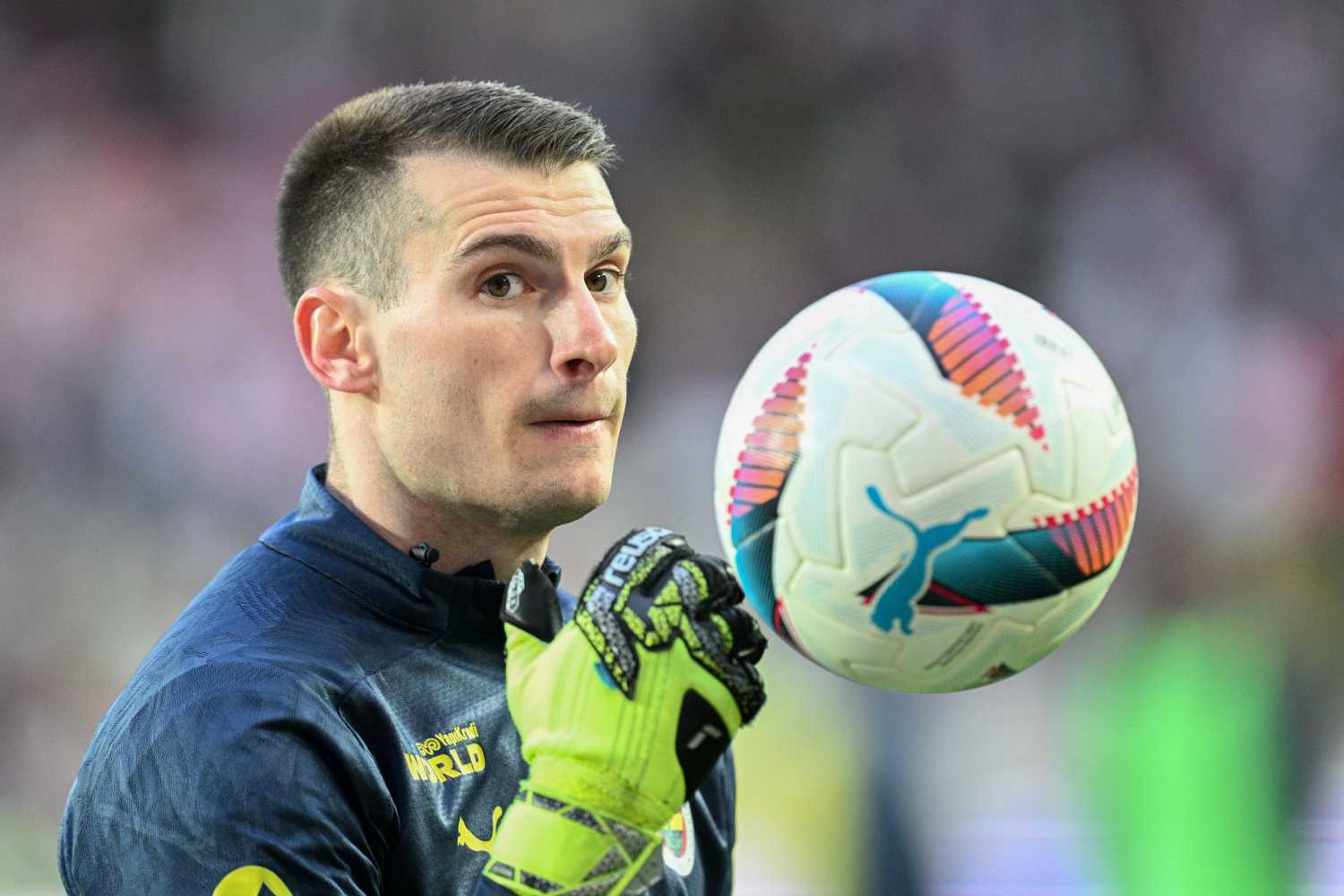 Fenerbahçe’ye transferde şok! Livakovic’in yerine gelecekti