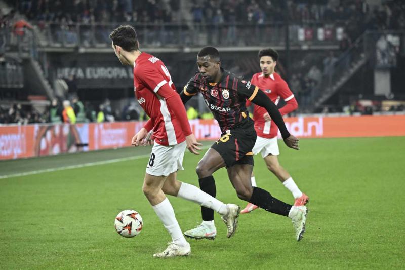 Galatasaray’da Davinson Sanchez’den Carlos Cuesta için gündem olan sözler!