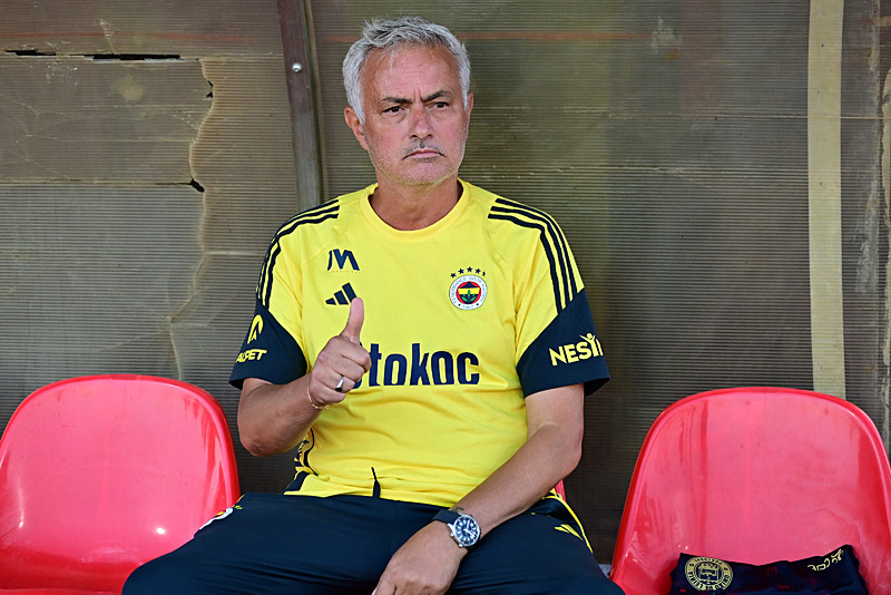 Mourinho’dan taraftarların tepkisini çeken açıklama! Fenerbahçe bir...