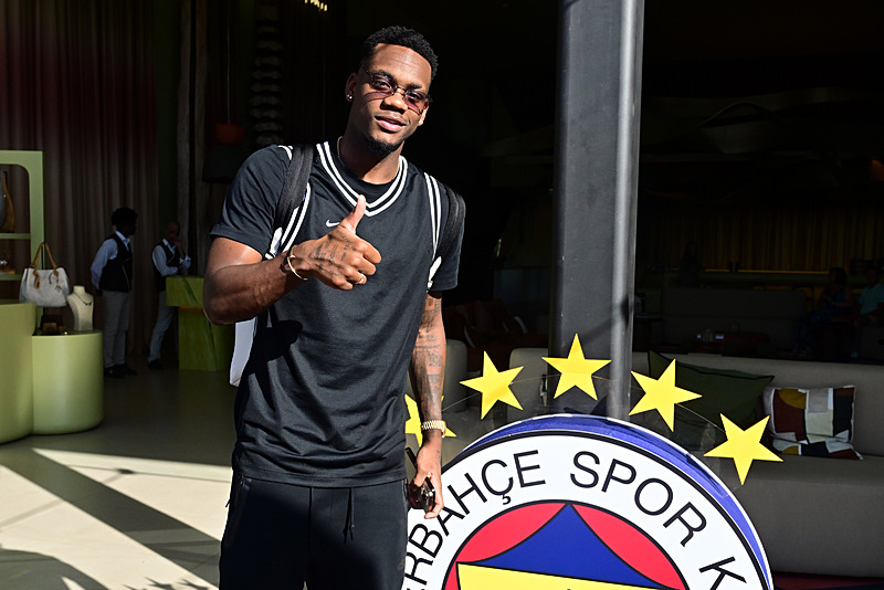 Fenerbahçe’nin yeni transferi Jhon Duran’dan Osimhen için gündem olan sözler!