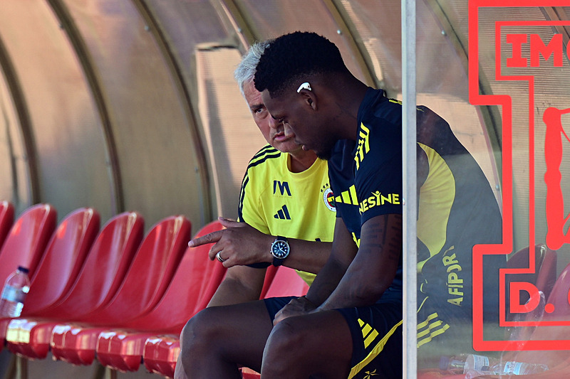 Fenerbahçe’nin yeni transferi Jhon Duran’dan Osimhen için gündem olan sözler!