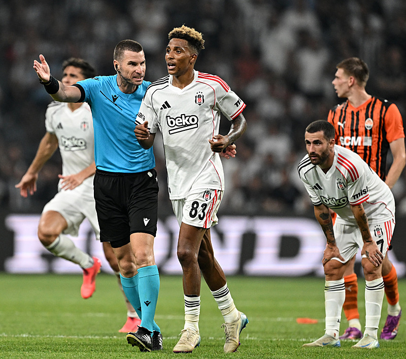Beşiktaş-Shakhtar Donetsk maçı sonrası sert eleştiri!