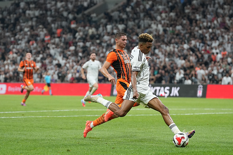 Beşiktaş-Shakhtar Donetsk maçı sonrası sert eleştiri!