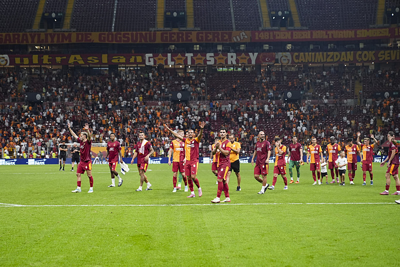 Galatasaray’dan tarihi imza töreni! Sane ve Osimhen’in yanında bir yıldız daha