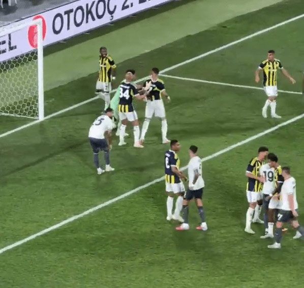 FENERBAHÇE HABERLERİ: Kadıköy’de flaş gerginlik! En Nesyri ve Fred...