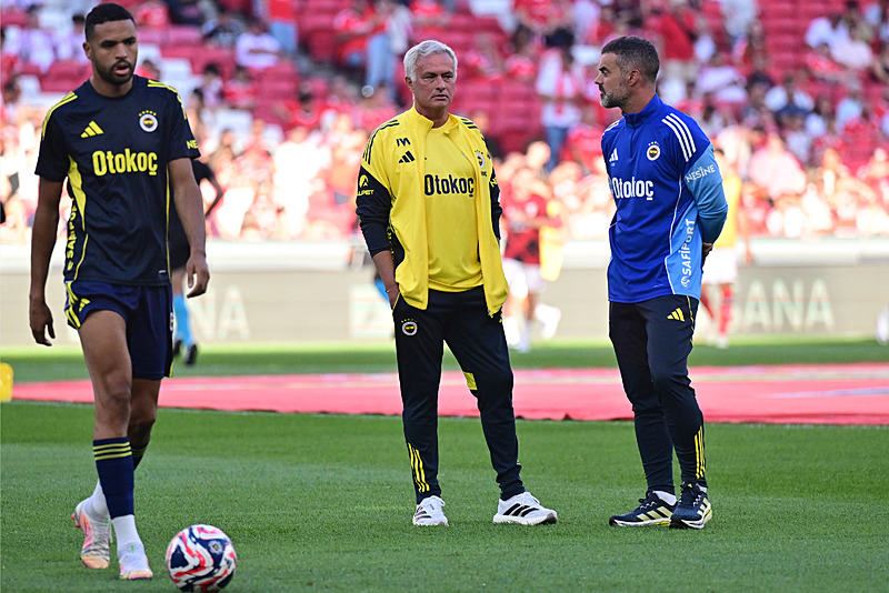 Fenerbahçe’de yıldız isim Feyenoord maçlarında oynayamayacak!