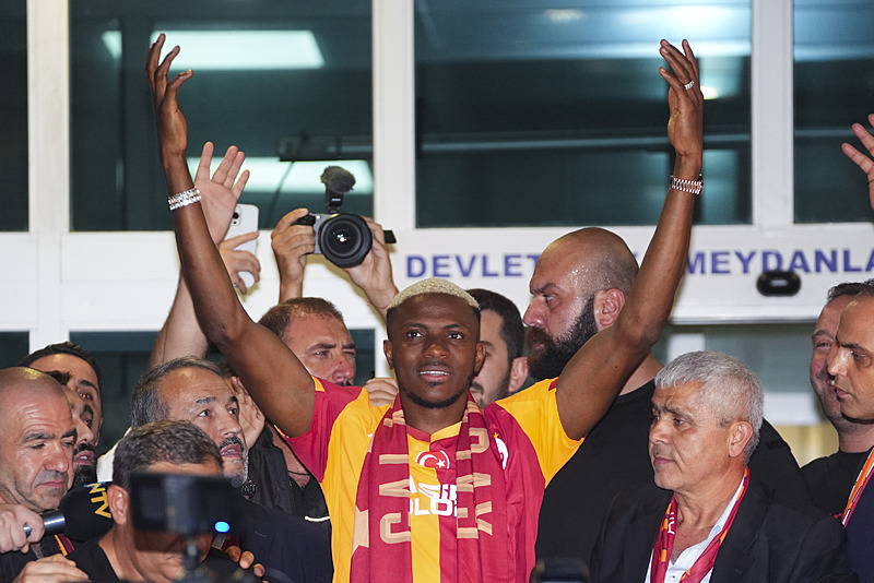 Galatasaray Osimhen transferiyle rekor kırdı!
