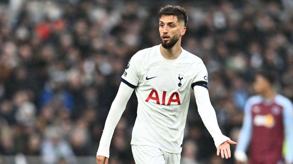 TRANSFER HABERİ: Fenerbahçe’ye Premier Lig’den orta saha!