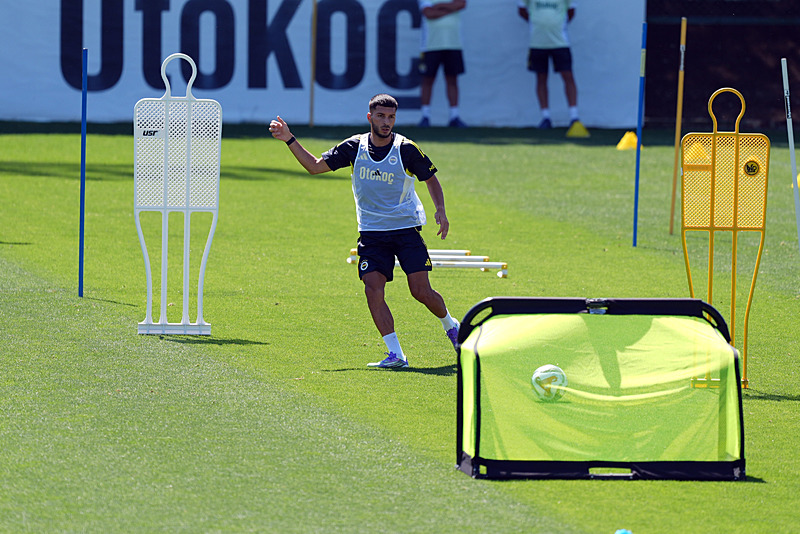 TRANSFER HABERİ: Fenerbahçeli yıldıza flaş talip! Feyenoord maçında izleyecekler