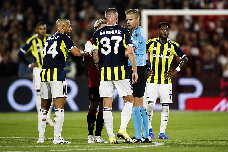 Hollanda basınında gündem Feyenoord-Fenerbahçe maçı! İşte atılan manşetler