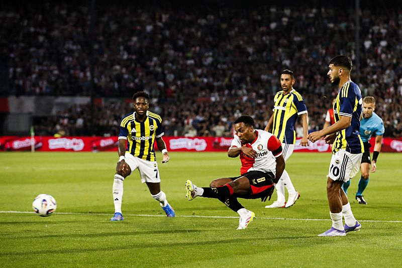 Hollanda basınında gündem Feyenoord-Fenerbahçe maçı! İşte atılan manşetler