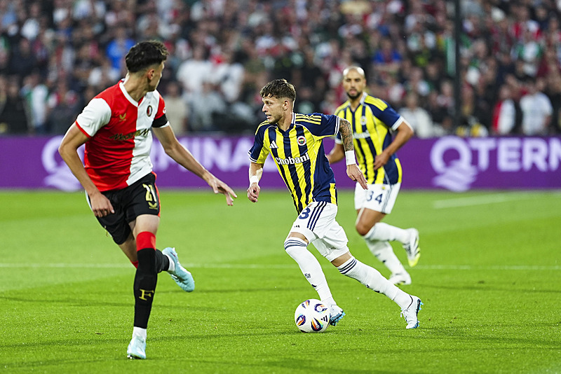 Hollanda basınında gündem Feyenoord-Fenerbahçe maçı! İşte atılan manşetler