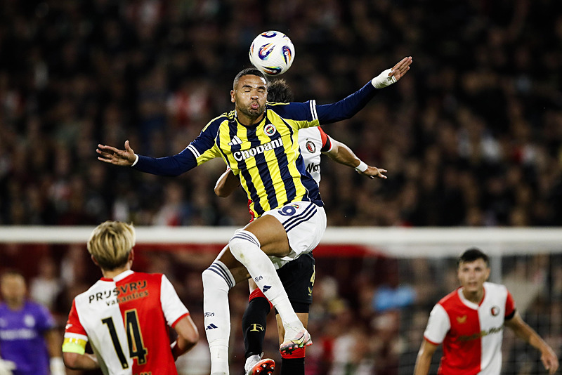 Hollanda basınında gündem Feyenoord-Fenerbahçe maçı! İşte atılan manşetler