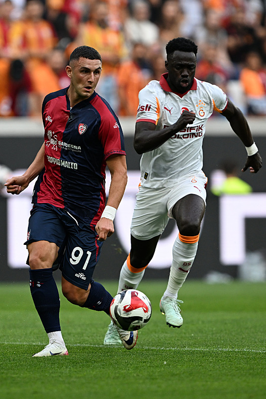 Galatasaray’da Davinson Sanchez ile sözleşme görüşmeleri devam ediyor! İşte talep ettiği maaş