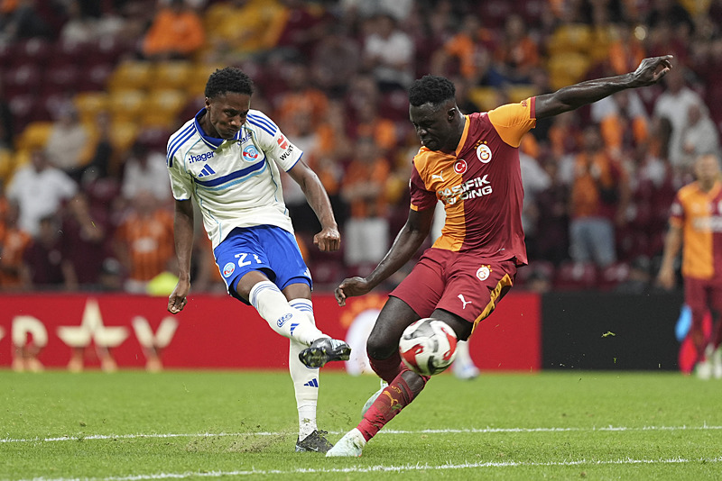 Galatasaray’da Davinson Sanchez ile sözleşme görüşmeleri devam ediyor! İşte talep ettiği maaş