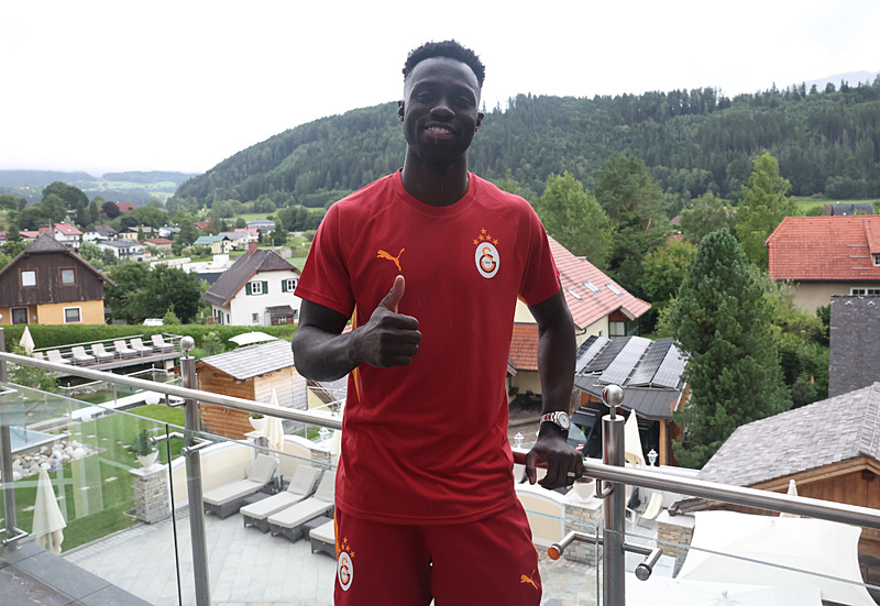 Galatasaray’da Davinson Sanchez ile sözleşme görüşmeleri devam ediyor! İşte talep ettiği maaş