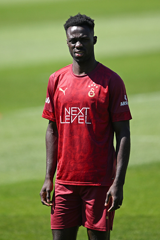 Galatasaray’da Davinson Sanchez ile sözleşme görüşmeleri devam ediyor! İşte talep ettiği maaş