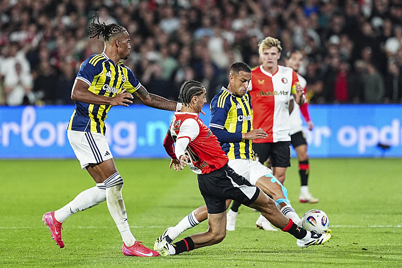 Usta yazarlar Fenerbahçe-Feyenoord maçını yorumladı: Böyle bitmez