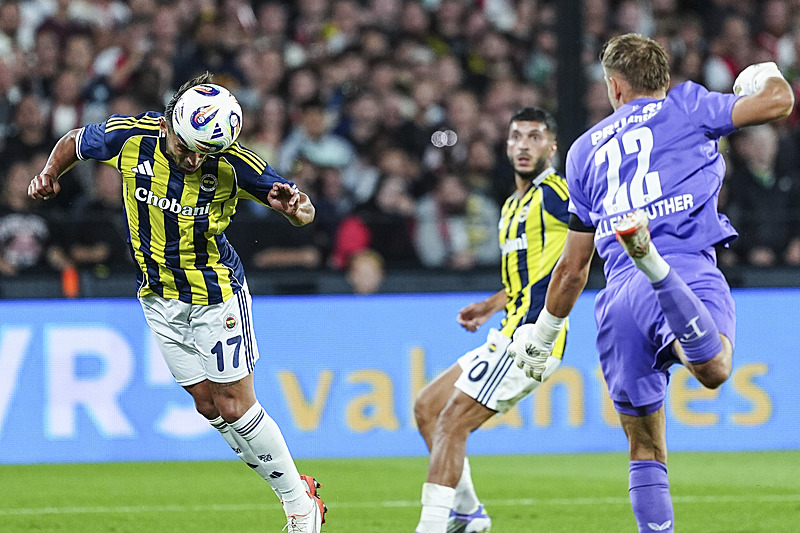 Usta yazarlar Fenerbahçe-Feyenoord maçını yorumladı: Böyle bitmez