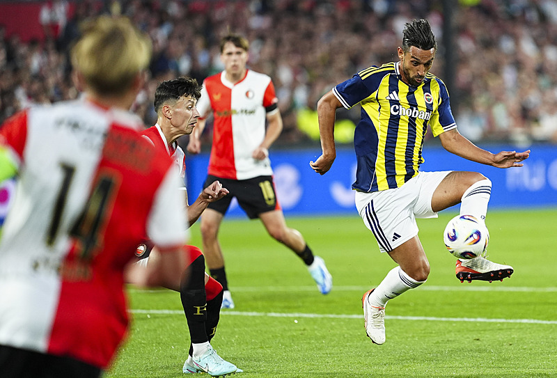 Usta yazarlar Fenerbahçe-Feyenoord maçını yorumladı: Böyle bitmez
