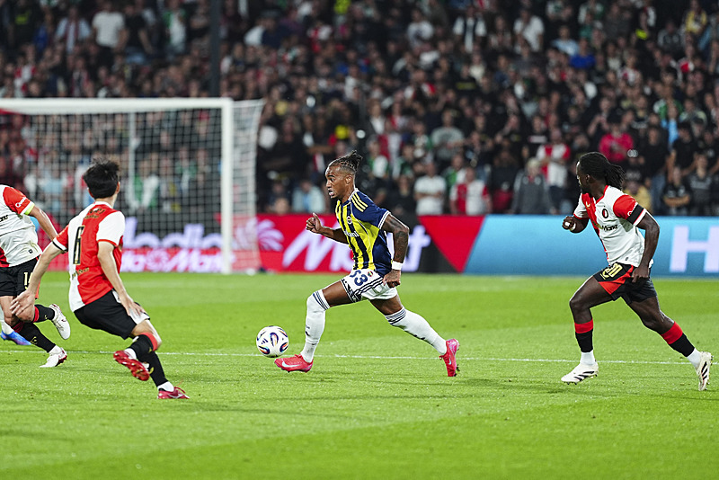 Usta yazarlar Fenerbahçe-Feyenoord maçını yorumladı: Böyle bitmez