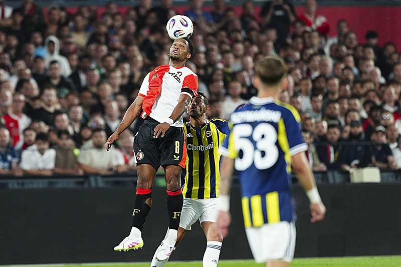 Usta yazarlar Fenerbahçe-Feyenoord maçını yorumladı: Böyle bitmez