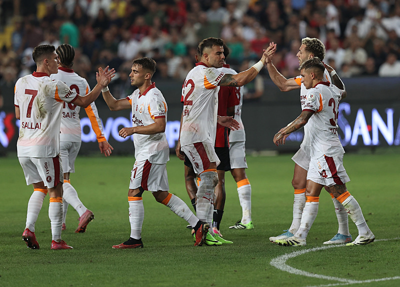 TRANSFER HABERİ: Galatasaray’da Sacha Boey heyecanı! Alman basını flaş gelişmeyi duyurdu