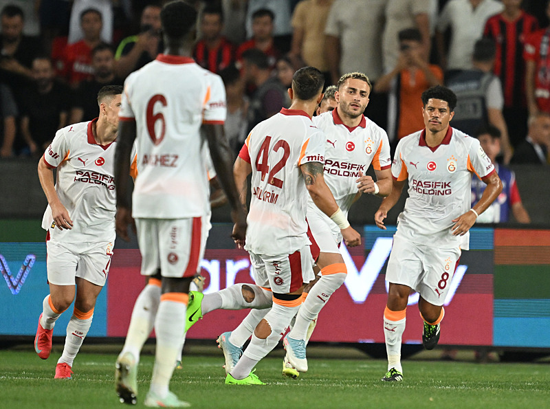 TRANSFER HABERİ: Galatasaray’da Sacha Boey heyecanı! Alman basını flaş gelişmeyi duyurdu