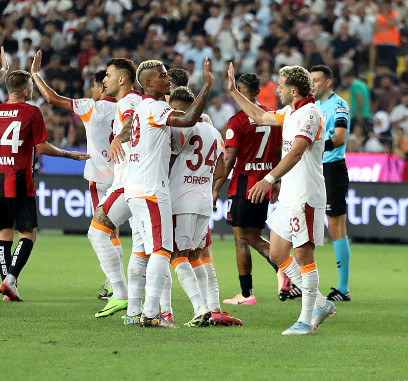 TRANSFER HABERİ: Galatasaray’da Sacha Boey heyecanı! Alman basını flaş gelişmeyi duyurdu