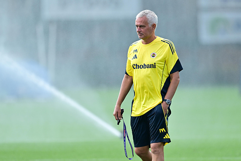 Jose Mourinho’dan radikal karar! İşte Fenerbahçe’nin Feyenoord maçı 11’i