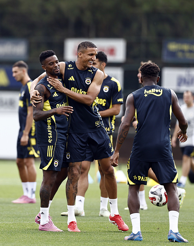 Jose Mourinho’dan radikal karar! İşte Fenerbahçe’nin Feyenoord maçı 11’i