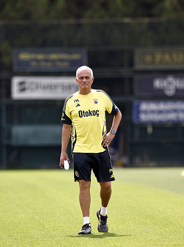 Jose Mourinho’dan radikal karar! İşte Fenerbahçe’nin Feyenoord maçı 11’i