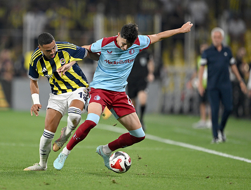 Usta yazardan Fenerbahçe-Feyenoord maçını değerlendirdi:  Kadıköy ruhu