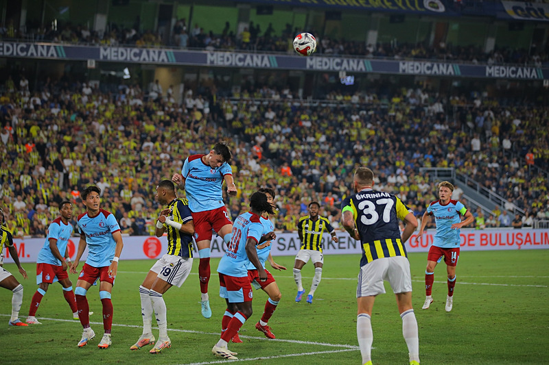 Usta yazardan Fenerbahçe-Feyenoord maçını değerlendirdi:  Kadıköy ruhu