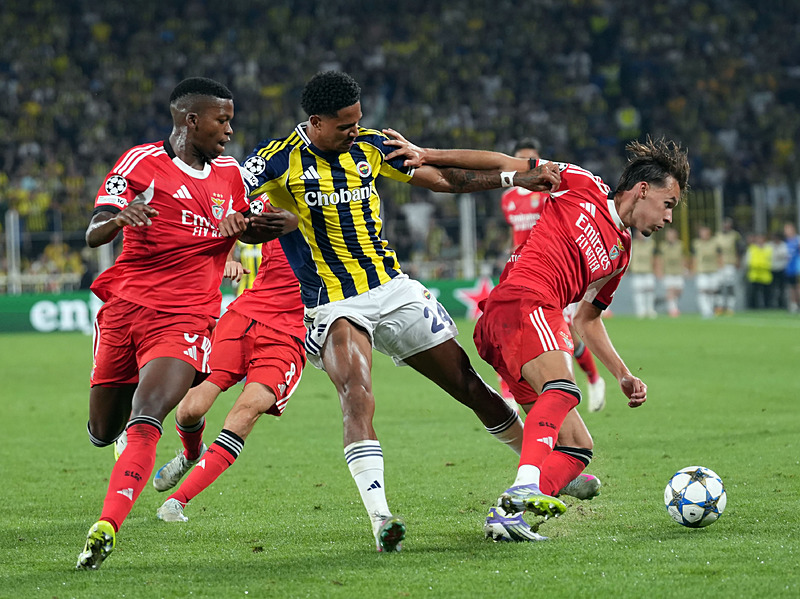 Spor yazarları Fenerbahçe - Benfica maçını değerlendirdi