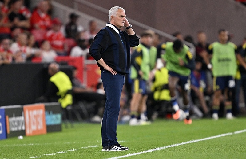 Fenerbahçe’ye hoca dayanmıyor! 7 sene 11 teknik direktör