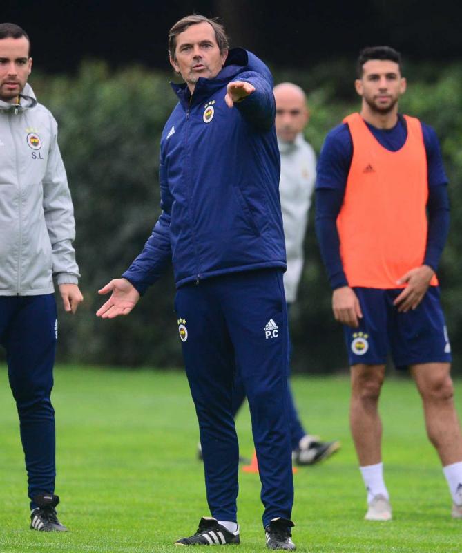 Fenerbahçe’ye hoca dayanmıyor! 7 sene 11 teknik direktör