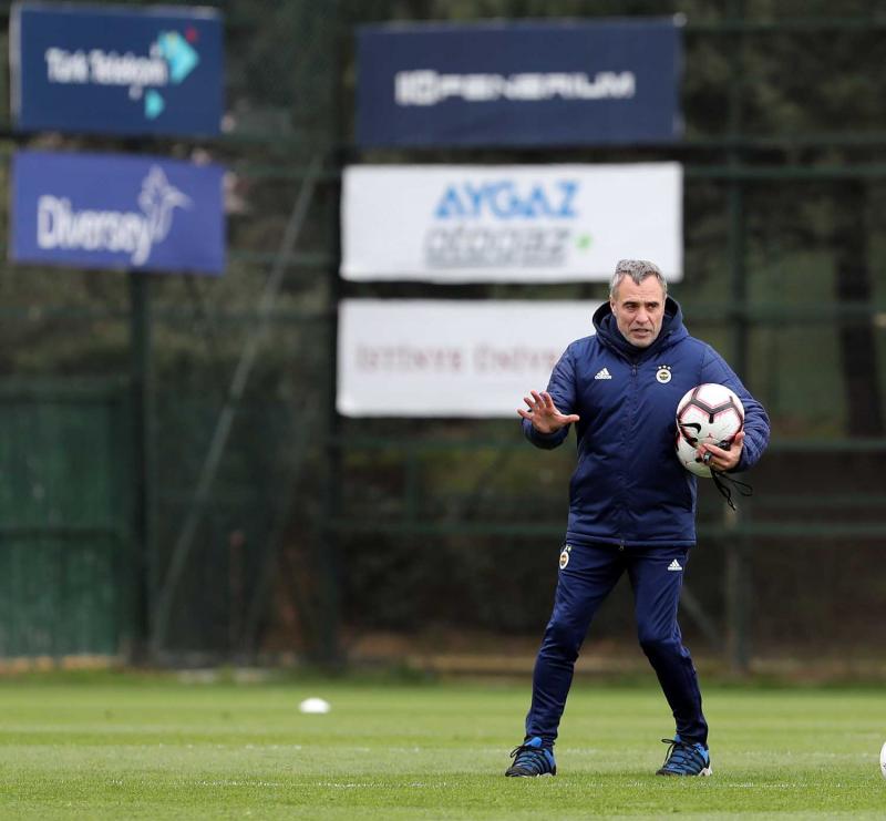Fenerbahçe’ye hoca dayanmıyor! 7 sene 11 teknik direktör