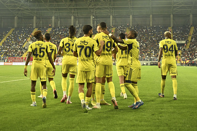 Usta yazardan Fenerbahçe yorumu: Mourinho gidince zincirlerinden kurtuldular!