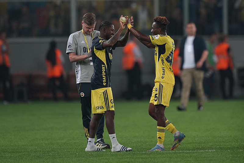 Usta yazardan Fenerbahçe yorumu: Mourinho gidince zincirlerinden kurtuldular!