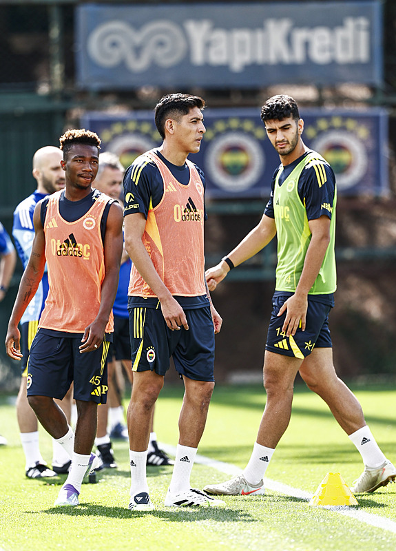 Fenerbahçe’de Edson Alvarez şoku!