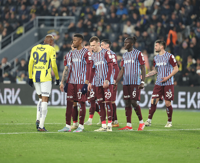 Sezonun ilk derbisi Kadıköy’de! İşte Fenerbahçe-Trabzonspor maçı ilk 11’leri