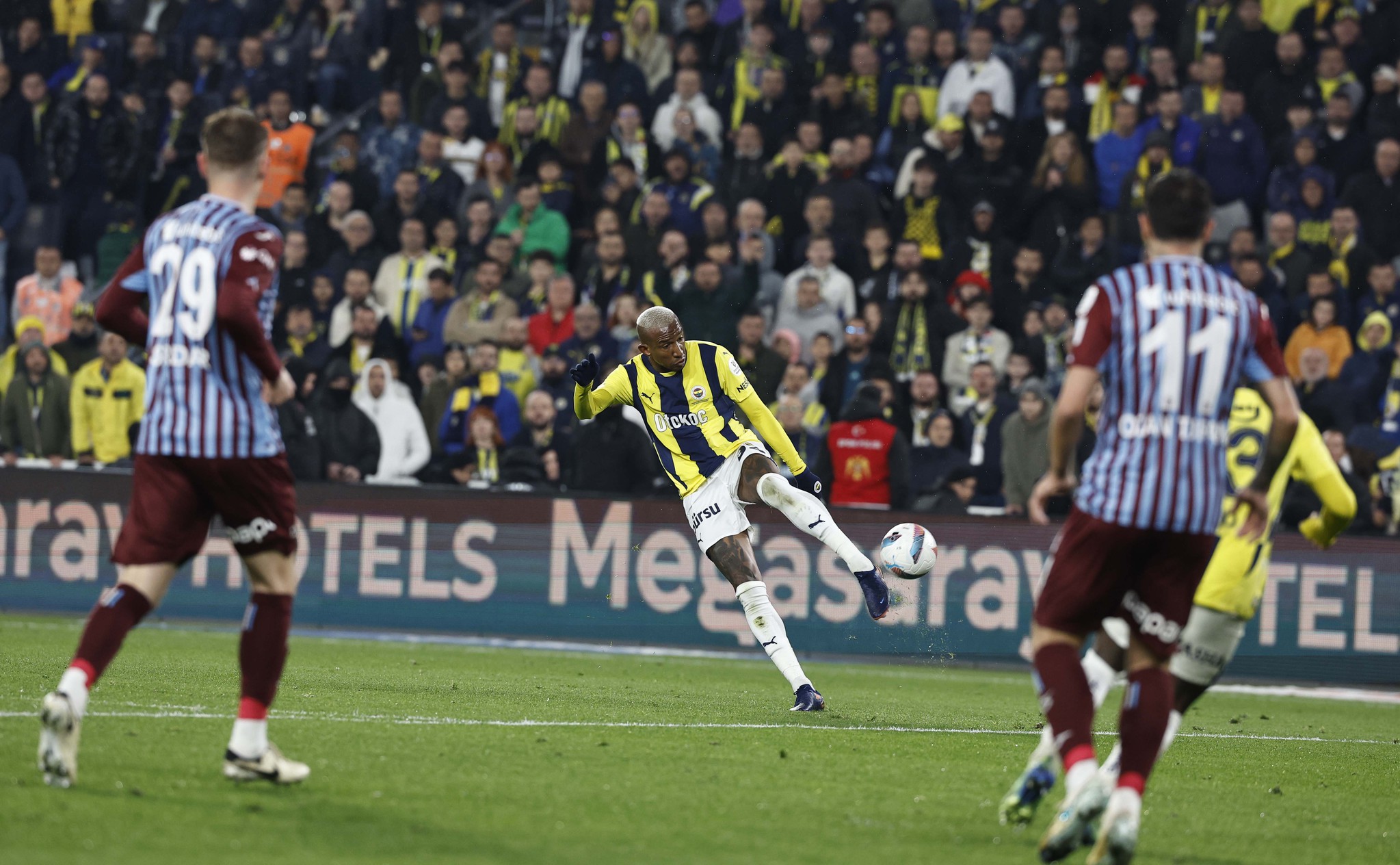 Sezonun ilk derbisi Kadıköy’de! İşte Fenerbahçe-Trabzonspor maçı ilk 11’leri