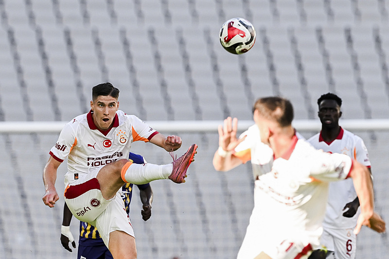 Spor yazarlarından Cimbom’un yıldızına övgü: G.Saray ruhunu canlandırdı