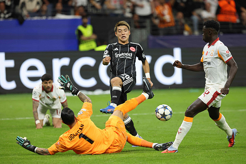 Ali Koç’tan Galatasaray’ı 5-1 yenen Eintracht Frankfurt’a ’5 kez teşekkür’!