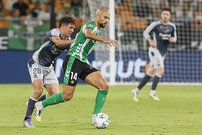 Real Betis’te Sofyan Amrabat seferberliği! Taraftarlar harekete geçti!