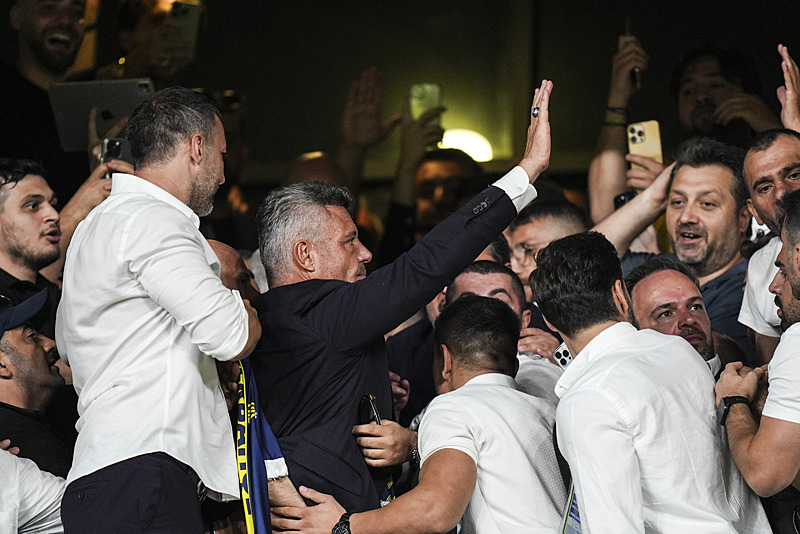 Fenerbahçe’yi bekleyen tehlike’yi Ahmet Çakar açıkladı!